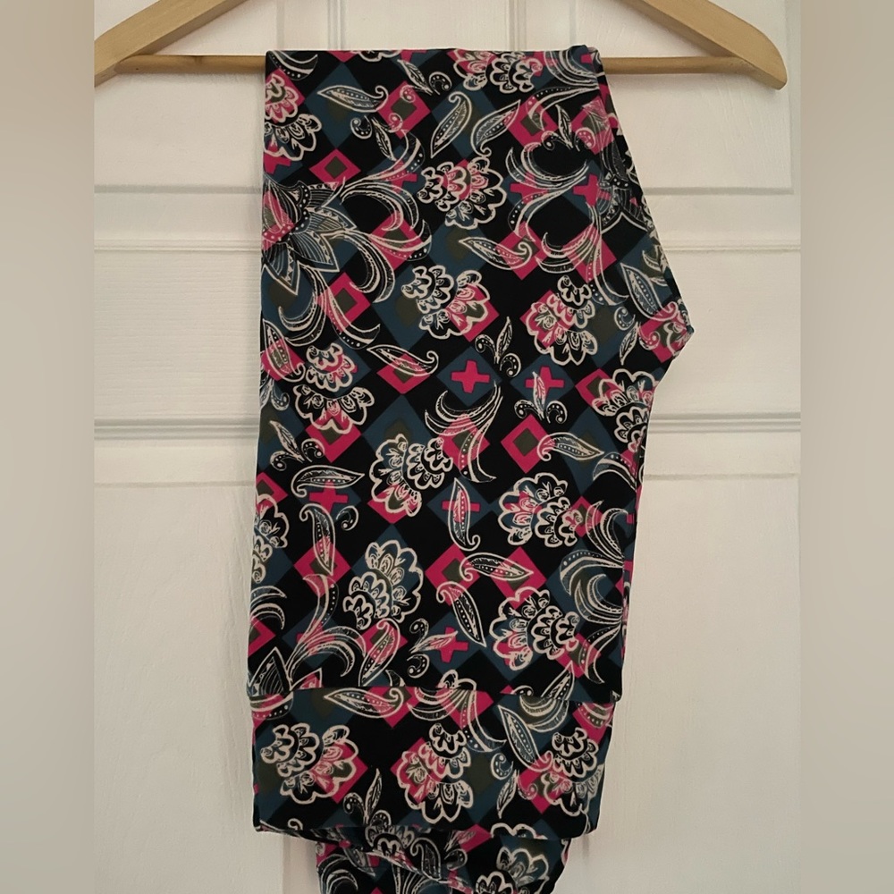 Flower multicolored LulaRoe leggings size tall & curvy